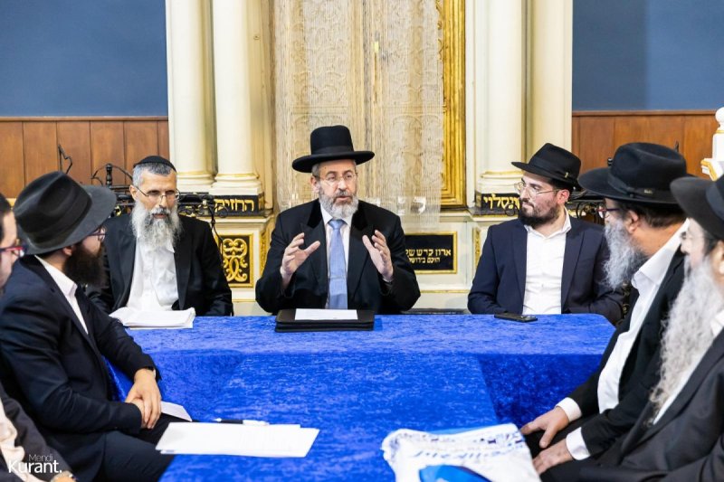 מענדי קורנט