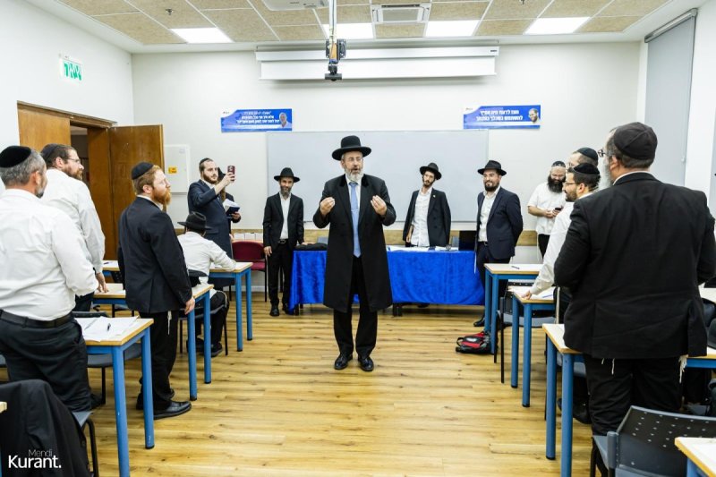 מענדי קורנט