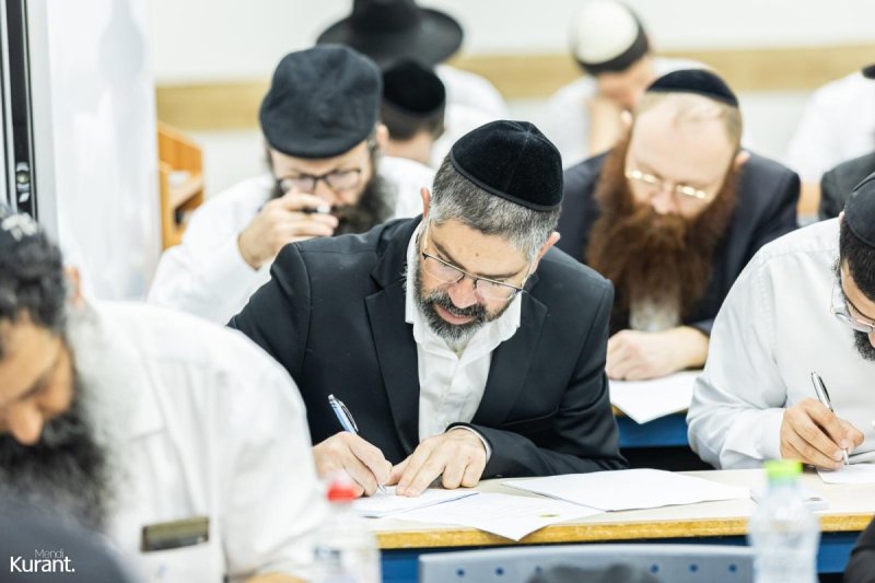 מענדי קורנט