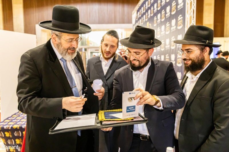 מענדי קורנט