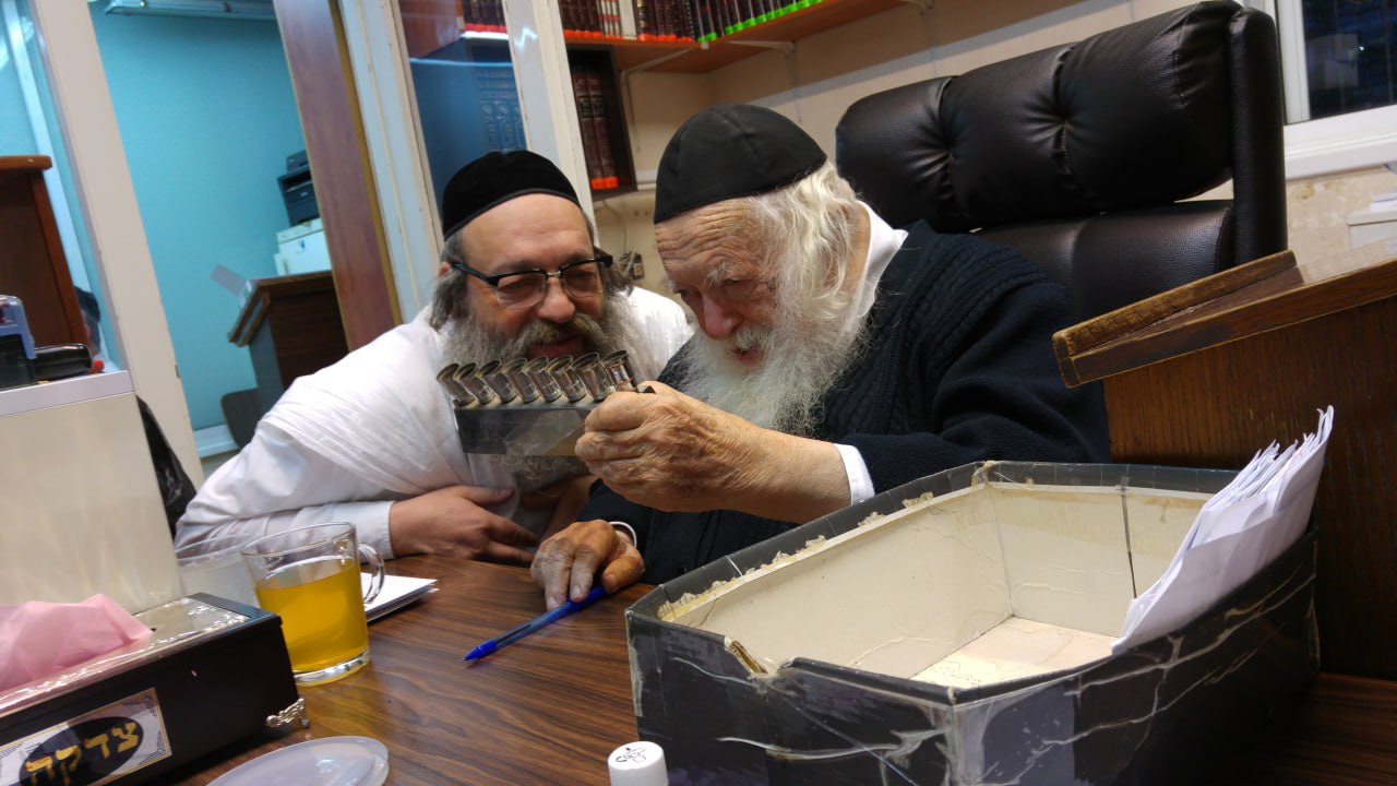 באדיבות המצלם