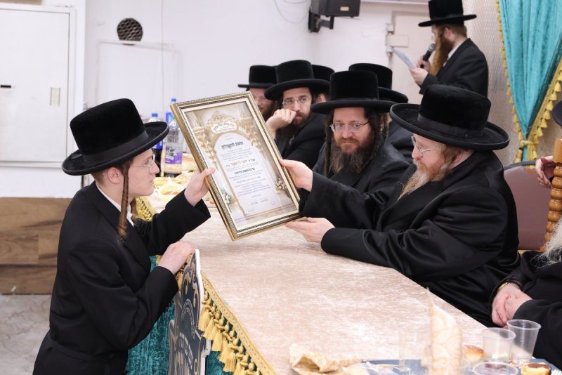 באדיבות המצלם