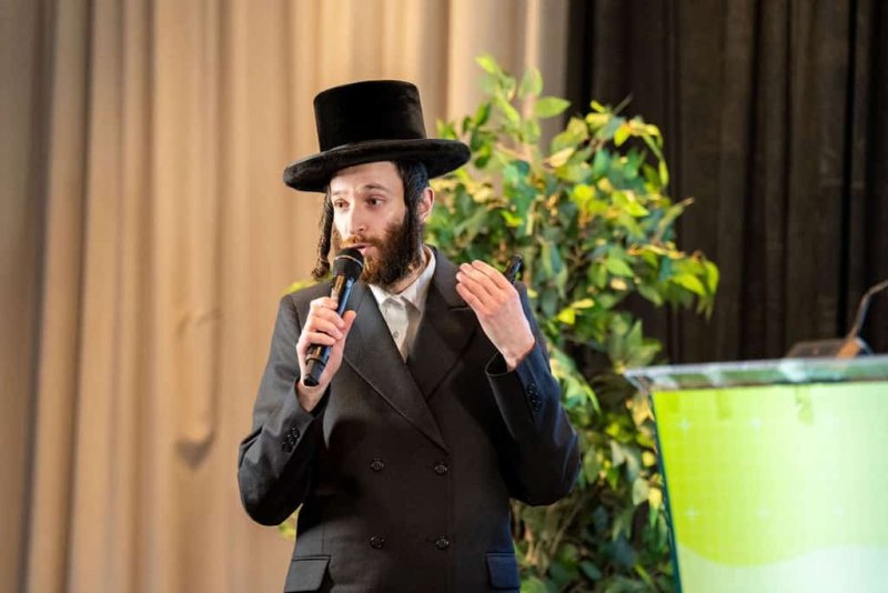 באדיבות המצלם