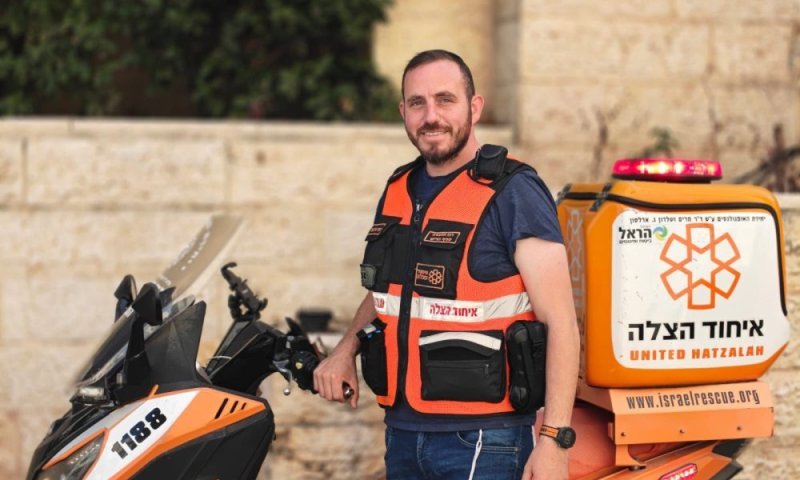 ״להיות קצת חמי״: ביינוש קרליבך מנציח בסינגל מרגש את חמי ארלנגר ז״ל