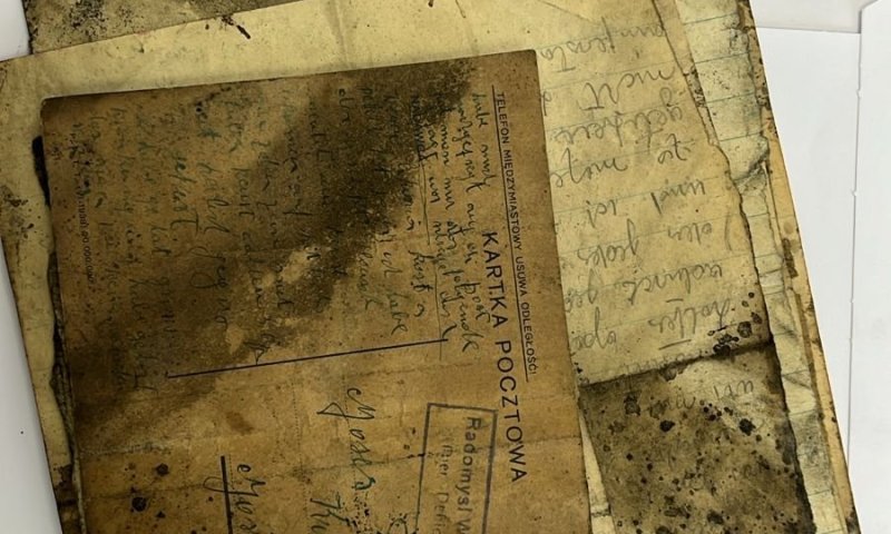 הסוד שחיכה 80 שנה בתוך הקיר: הזוג הישראלי נכנס לדירה בקרקוב וגילה אוצר מצמרר