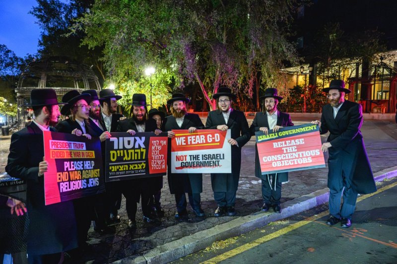 האחים לאנטשעווסקי, אברומי בלום, ד. ה. כרם, אייזיק. י, Clear shot