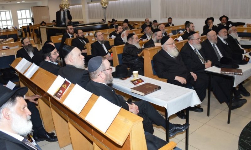 מרכז רבני אירופה מתנער מה"רב" שהגיש תלונות נגד מוהלים