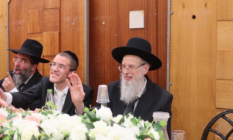 שמחה בקרית מלך: ראש הישיבה הגר"י קרפ חיתן את בת זקוניו