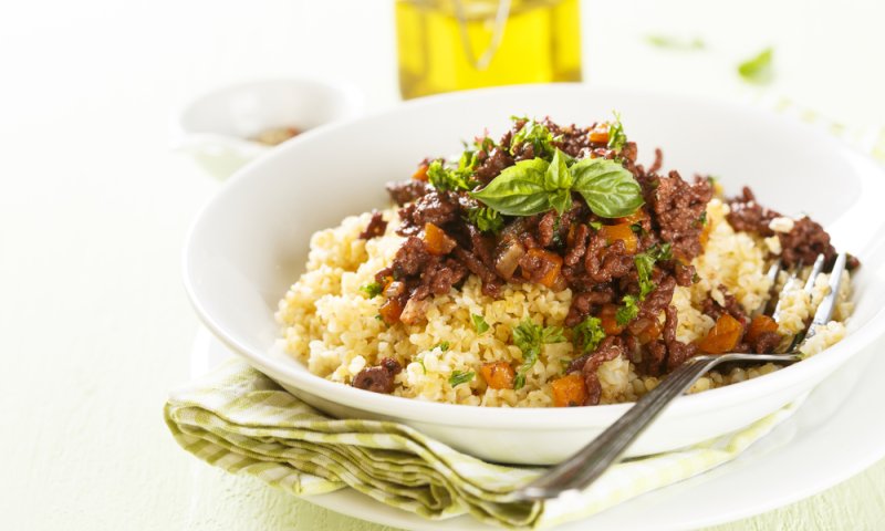 30 דקות בישול על אש בינונית: בולונז קישואים על קוסקוס