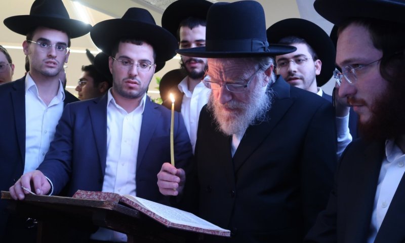 נוסח בית מדרש עליון: הגר"י אונגרישר שר את הניגון העתיק כמסורת אביו