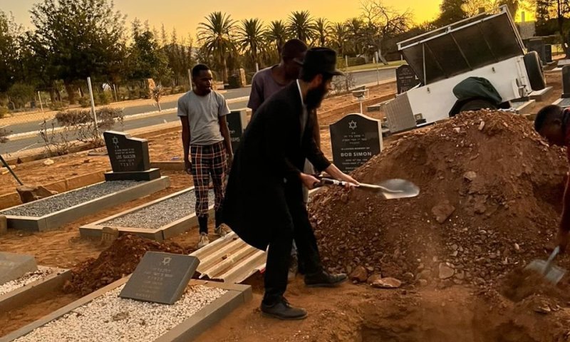 מושל קנטקי חתם על חוק: לפני שריפת גופה ערירית יפנו לחב"ד