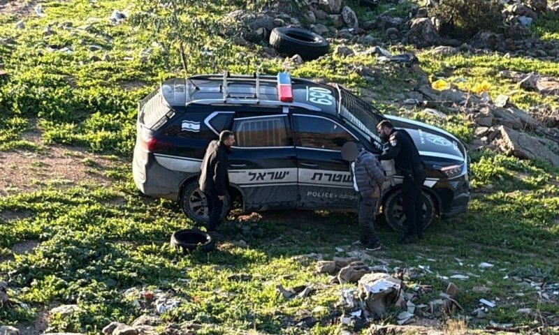 חשוד שפך דלק על שוטרים והצית אותם במתחם הקריון; מצבם קל עד בינוני