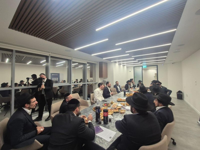 באדיבות המצלם