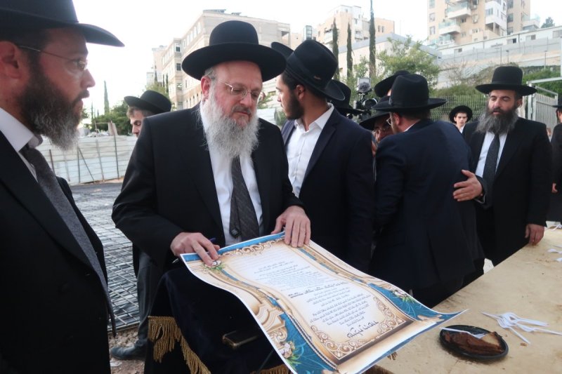 באדיבות המצלם