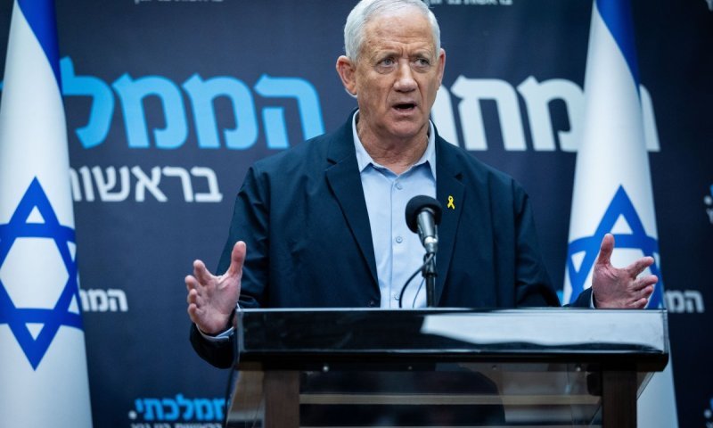בני גנץ מכחיש כי הוא שוקל לפרוש מהמירוץ