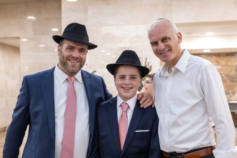 באדיבות המצלם