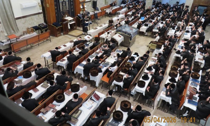 אש קודש ברחובות: מאות בשיעורו של המשפיע בביהמ"ד קרעטשניף