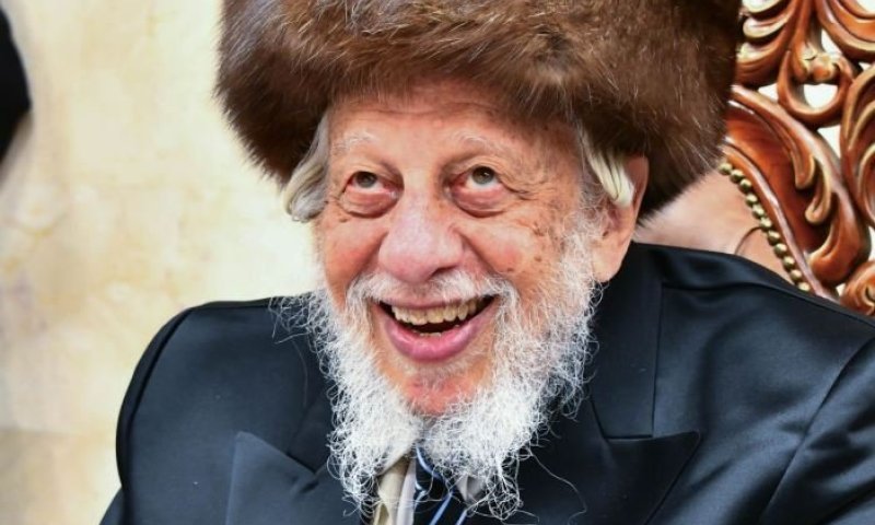 זקן אדמו"רי רוז'ין יכניס ספרי תורה עתיקים | כל אירועי וזמני השבת