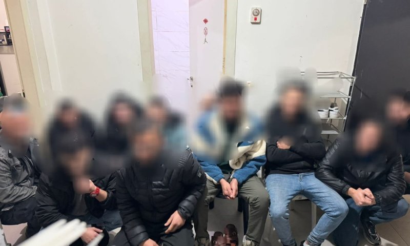 נעצרו 11 שב"חים שהתגוררו בדירה בתל אביב: המשטרה מחפשת את בעל הנכס