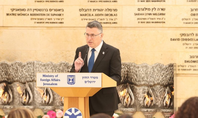 שר החוץ סער חשף: כ-30 פיגועים וניסיונות לפיגועים בנציגויות ישראל