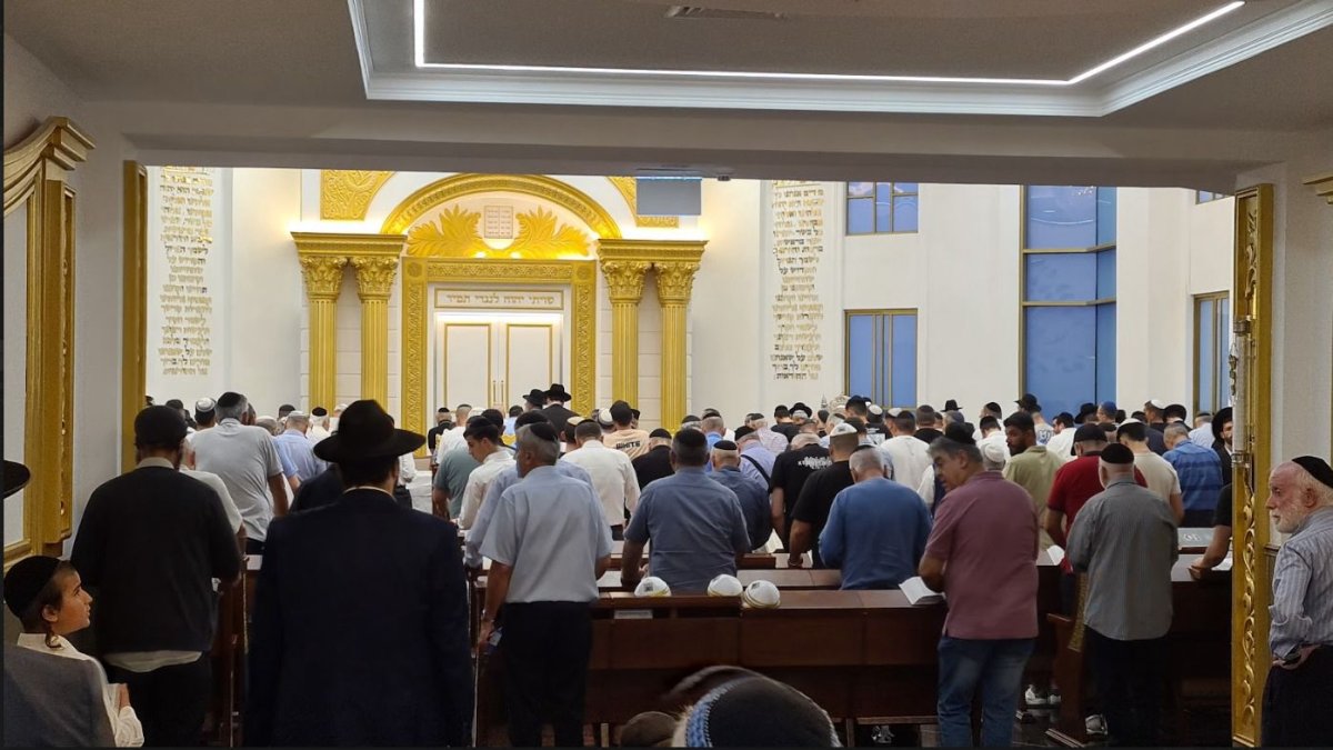 באדיבות המצלם