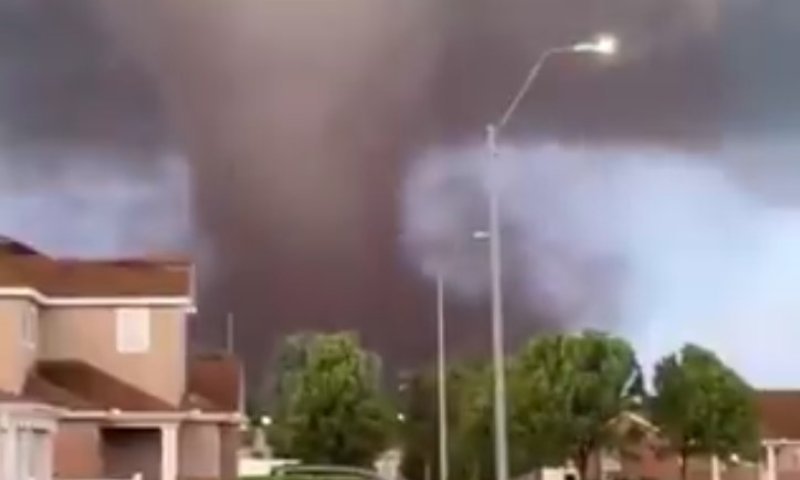 תיעודים דרמטיים: סופת טורנדו משתוללת באוקלהומה