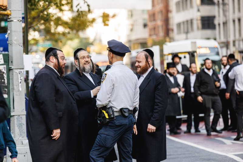 האחים לאנטשעווסקי, אברומי בלום, ד. ה. כרם, אייזיק. י, Clear shot