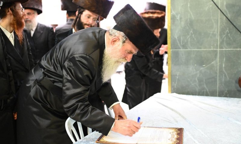 אחרי יובל שנים: הסופר הוותיק נפרד מעיתון 'המודיע'