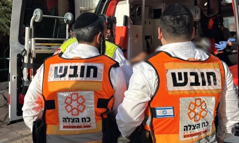 דלת כבדה נטרקה על אצבעו של ילד בן 8 בבני ברק - וקטעה אותה