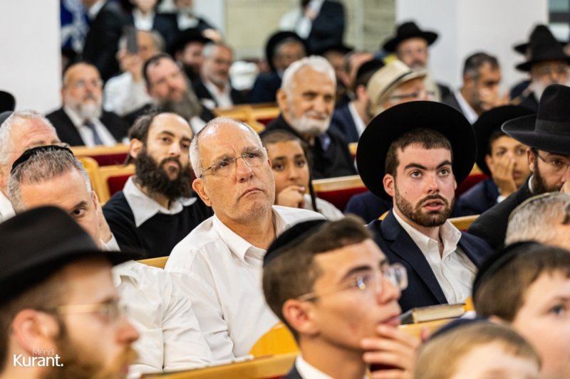 מענדי קורנט