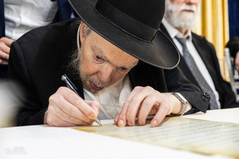 מענדי קורנט