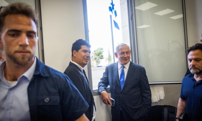 המיליארדר ג'יימס פאקר העביר מעל מיליון דולר למשרד סנגורו של נתניהו