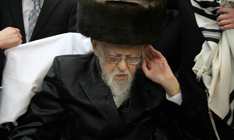 "דאס איז כלל ישראל": הסוד המטלטל מאחורי דלת ביתו של פוסק הדור נחשף