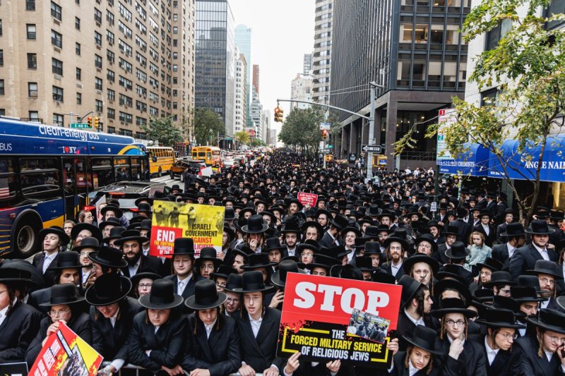 האחים לאנטשעווסקי, אברומי בלום, ד. ה. כרם, אייזיק. י, Clear shot