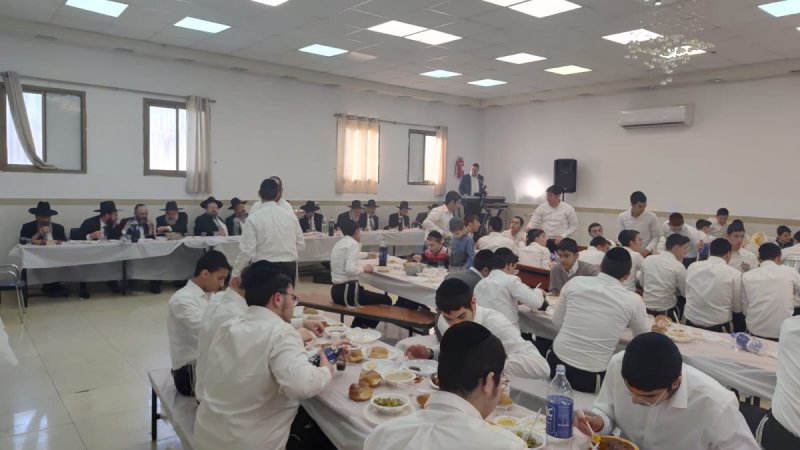 באדיבות המצלם