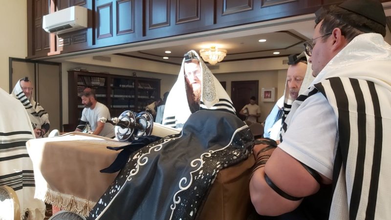 באדיבות המצלם