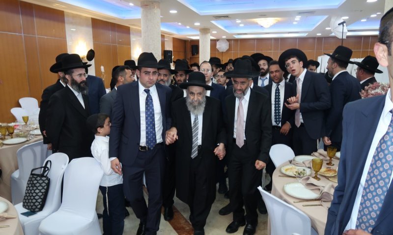חכם משה צדקה באשדוד: אירוסין לנכד ואבן פינה באישון לילה