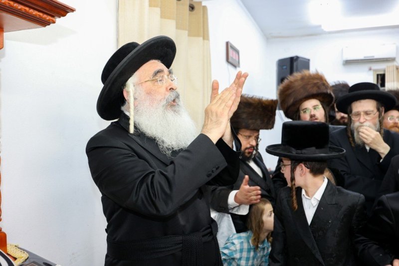 באדיבות המצלם