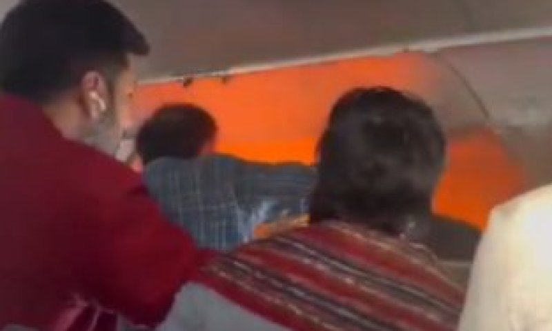 מטען נייד התלקח בטיסה, הטייסים ביצעו נחיתת חירום - תיעוד