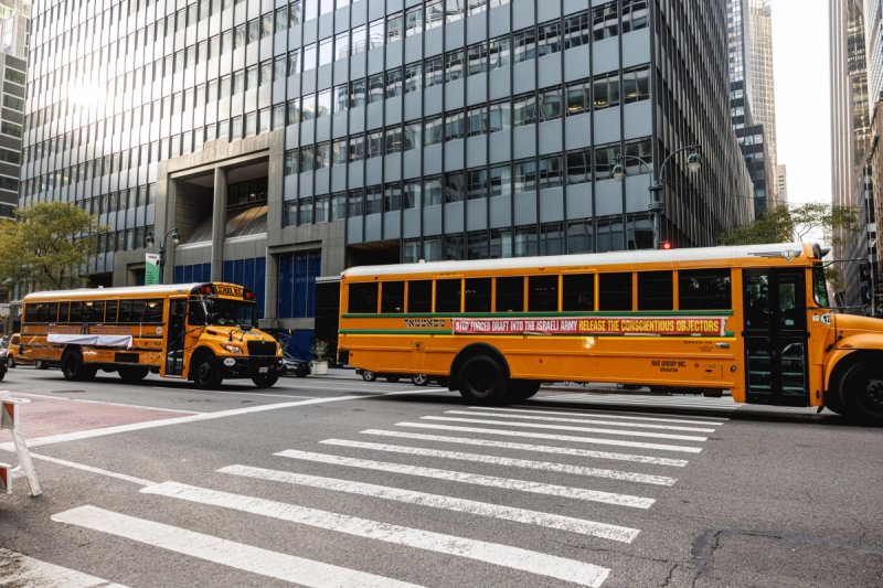 האחים לאנטשעווסקי, אברומי בלום, ד. ה. כרם, אייזיק. י, Clear shot