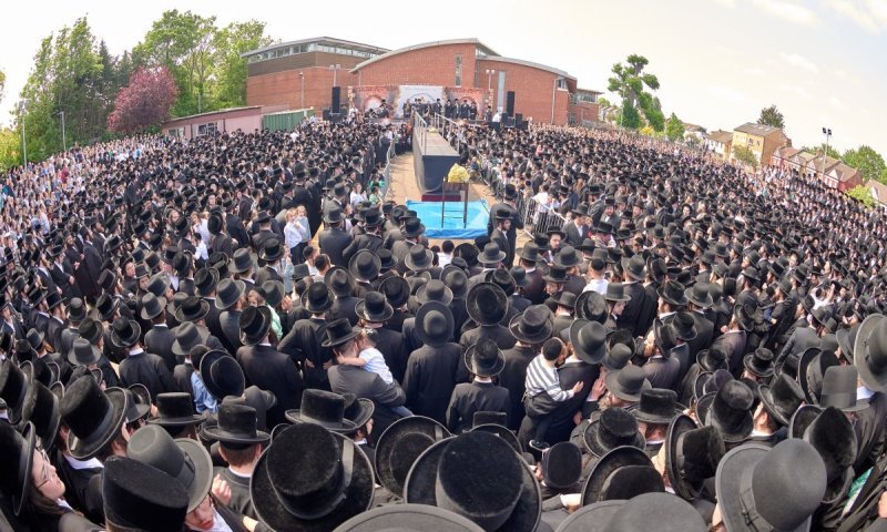 דרמה בלונדון: הבנק עבר לבעלות יהודית - חשש לאיסור ריבית חמור