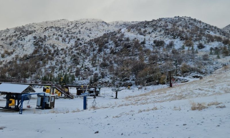 האתר כוסה בשכבת שלג מרהיבה: המפלס התחתון בחרמון נצבע בלבן