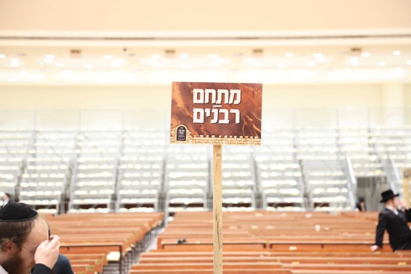 משה גולדשטיין, א. איזנבאך וארי קופרשטוק.