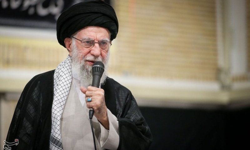 אוניברסיטה פיטרה את ראש לימודי המזרח התיכון ששיבחה את חמינאי