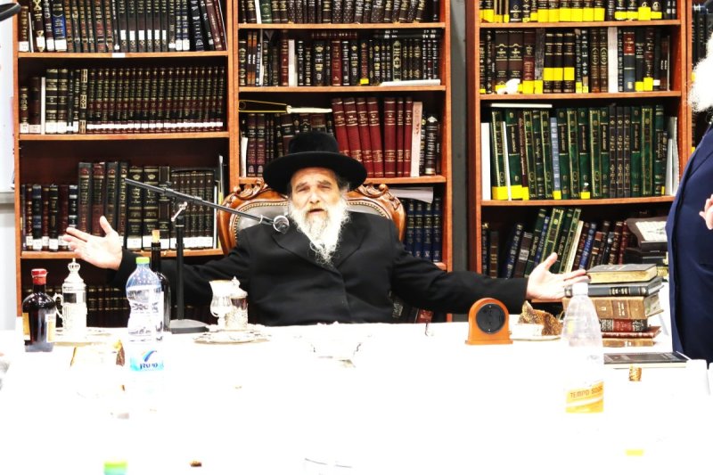 באדיבות המצלם