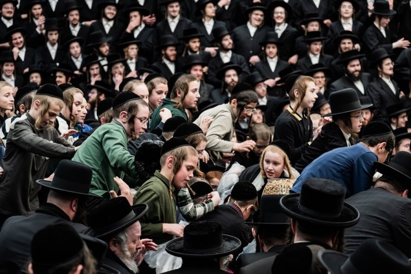 בחצרות סאטמר