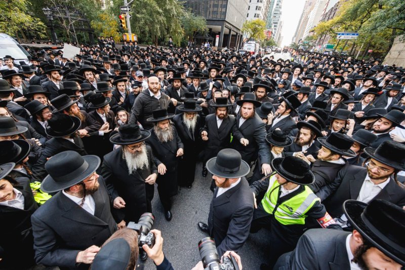 האחים לאנטשעווסקי, אברומי בלום, ד. ה. כרם, אייזיק. י, Clear shot