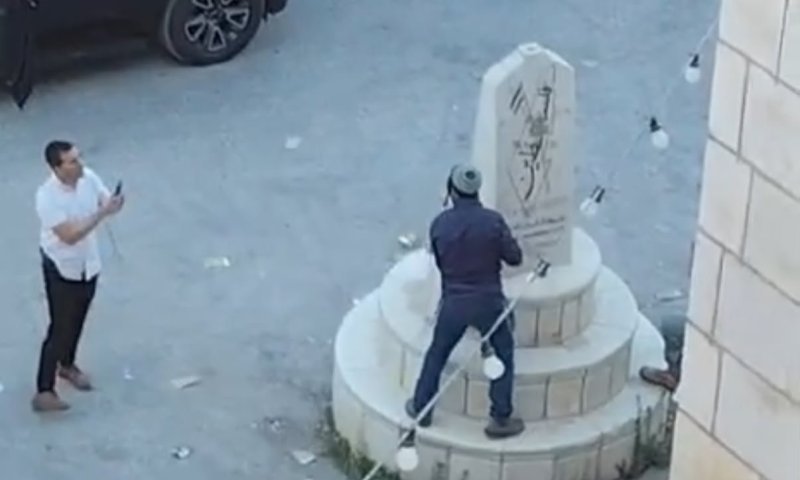 "יש לך חצי שעה": יאיר גולן תקף את סוכות, נדרש למחוק - והתקפל