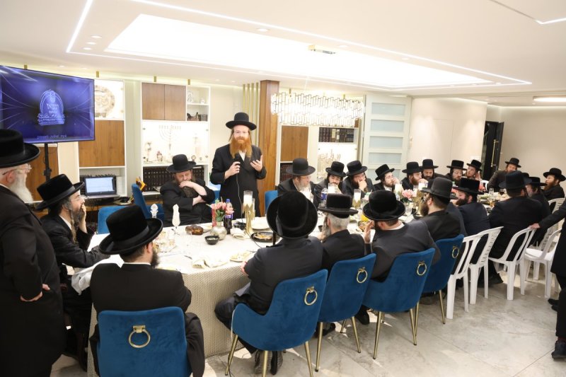 באדיבות המצלם