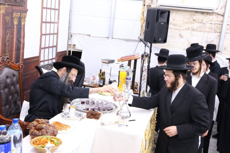 באדיבות המצלם